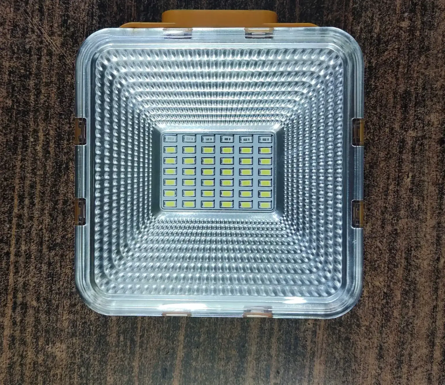 پروژکتور شارژی خورشیدی 200 وات SL-D6